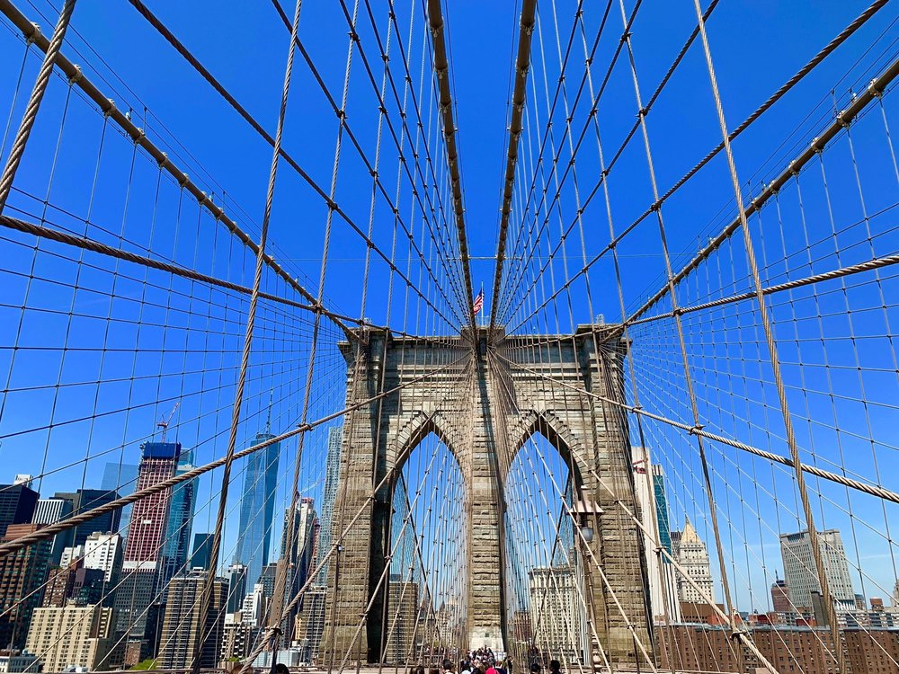 Brooklyn Bridge: Walk Above the City That Never Sleeps