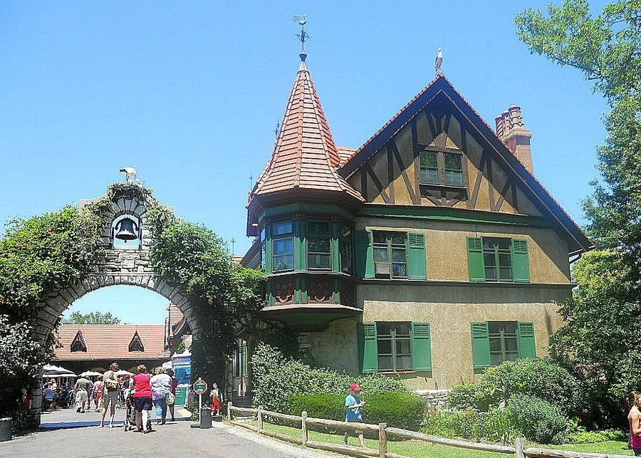Grant's Farm: Where Wildlife Meets Beer Garden Bliss