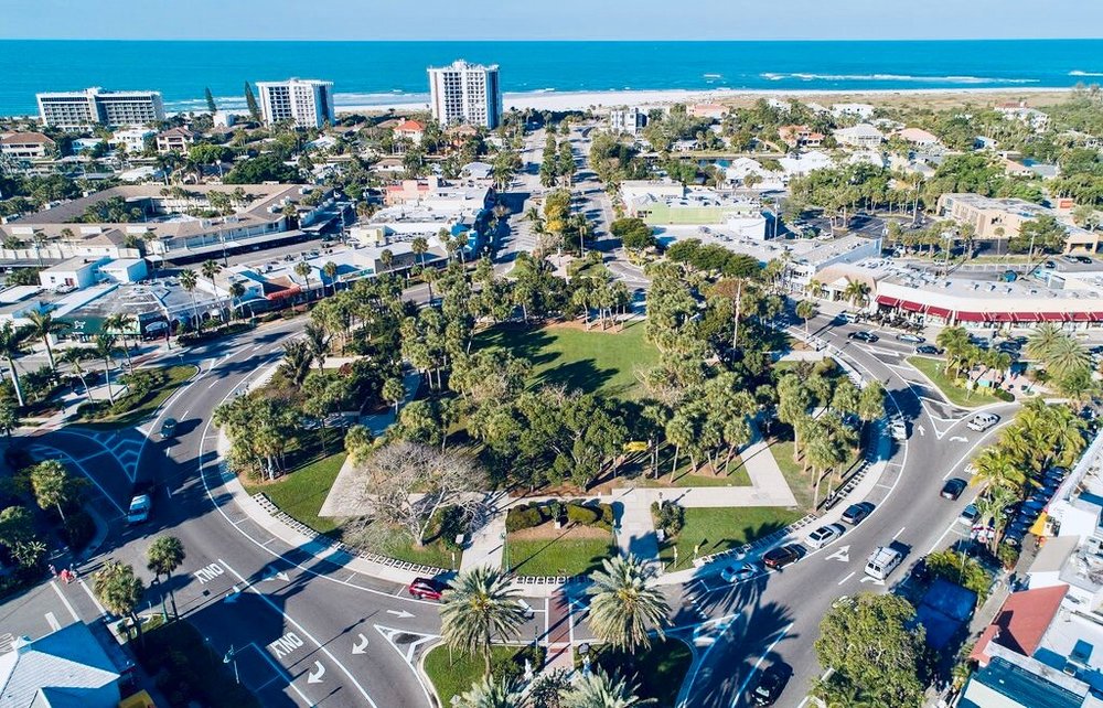 St. Armands Circle: Shopping Paradise Meets Island Charm