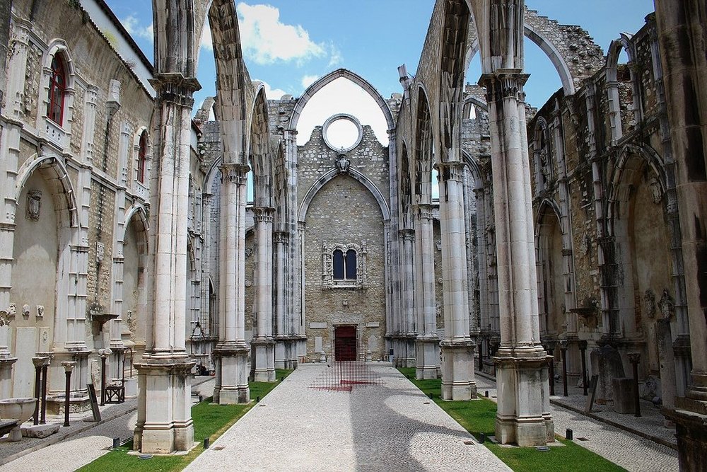 Museu Arqueológico do Carmo: Gothic Ruins Meet Archaeological Treasures