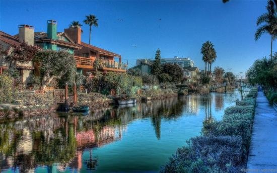 Venice Canals Walkway: A Slice of Italy in LA