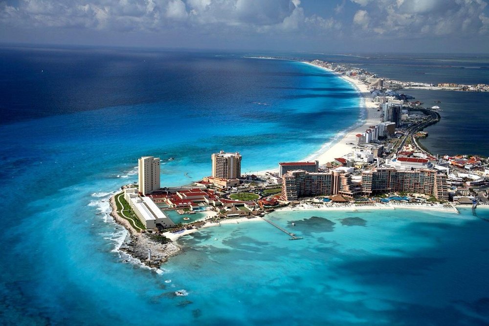Avenida Kukulkan: The Heart of Cancun's Hotel Zone