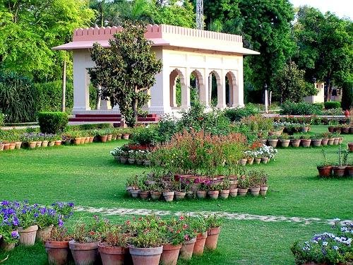 Bagh-e-Jinnah: Lahore's Green Escape for Active Souls