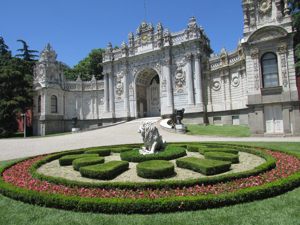 Dolmabahçe Palace: Ottoman Opulence Meets European Elegance