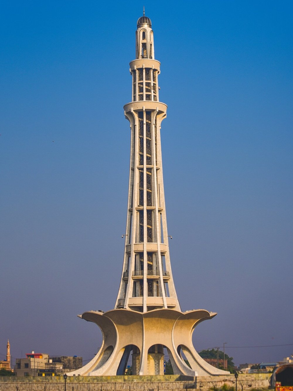 Minar-e-Pakistan: Where History Meets Instagram Gold