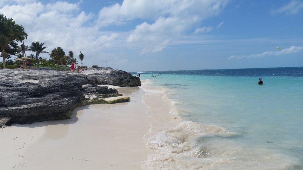 Playa Tortugas: Cancun's Liveliest Beach Party Destination