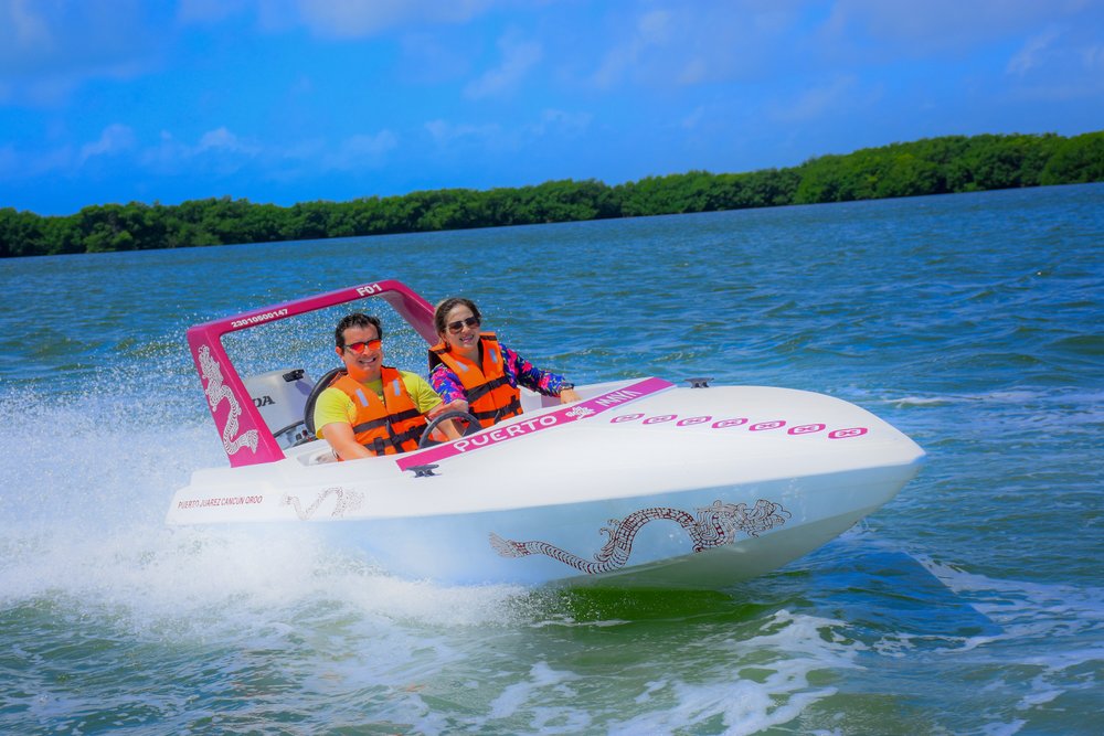 Puerto Maya Cancun: Speed Boats, Snorkeling & Mayan Magic